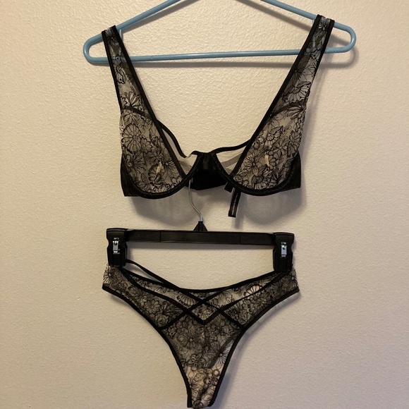 LAST DAY -- VS Embroidered Matching Set - Picture 6 of 15